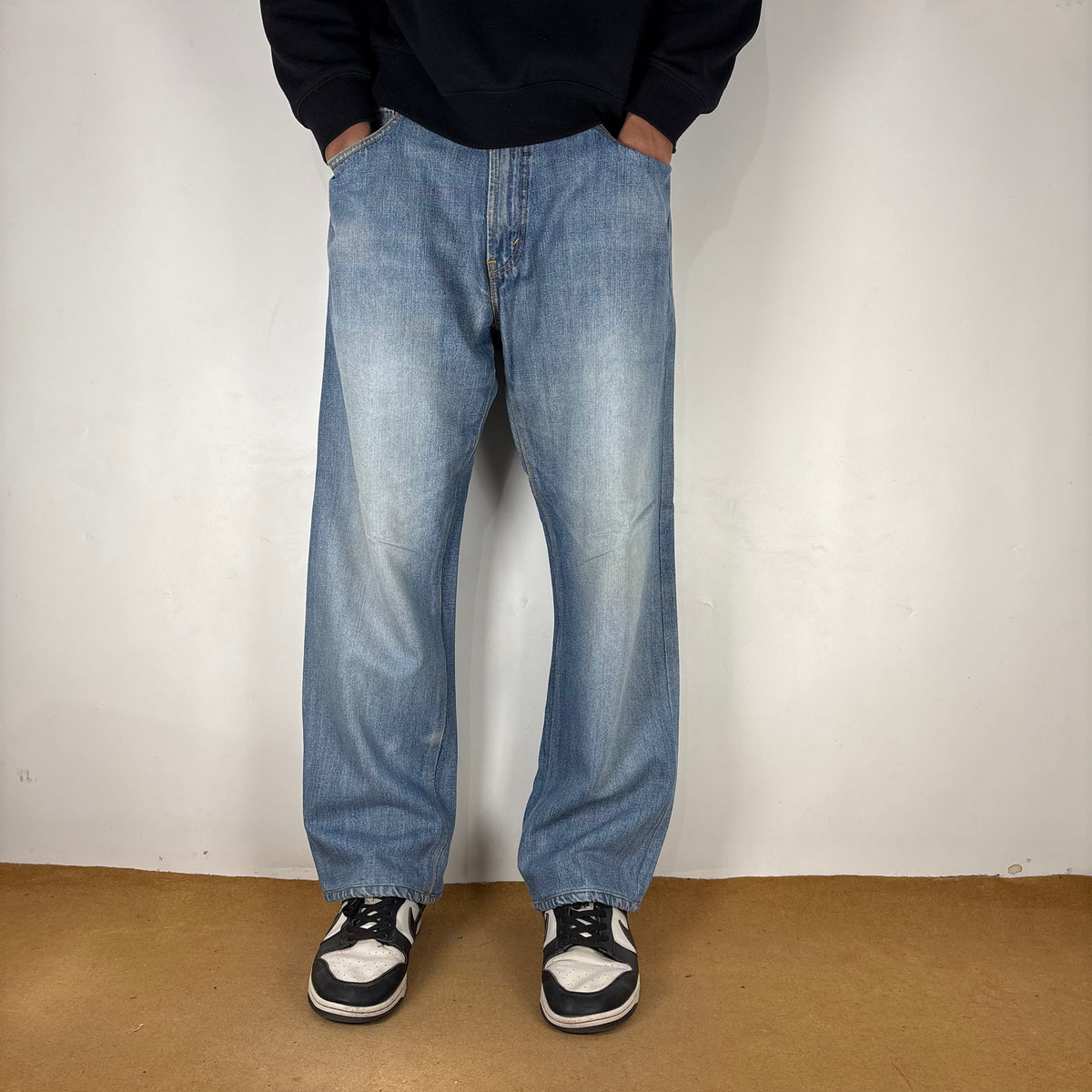LEVI’s 569 JEANS