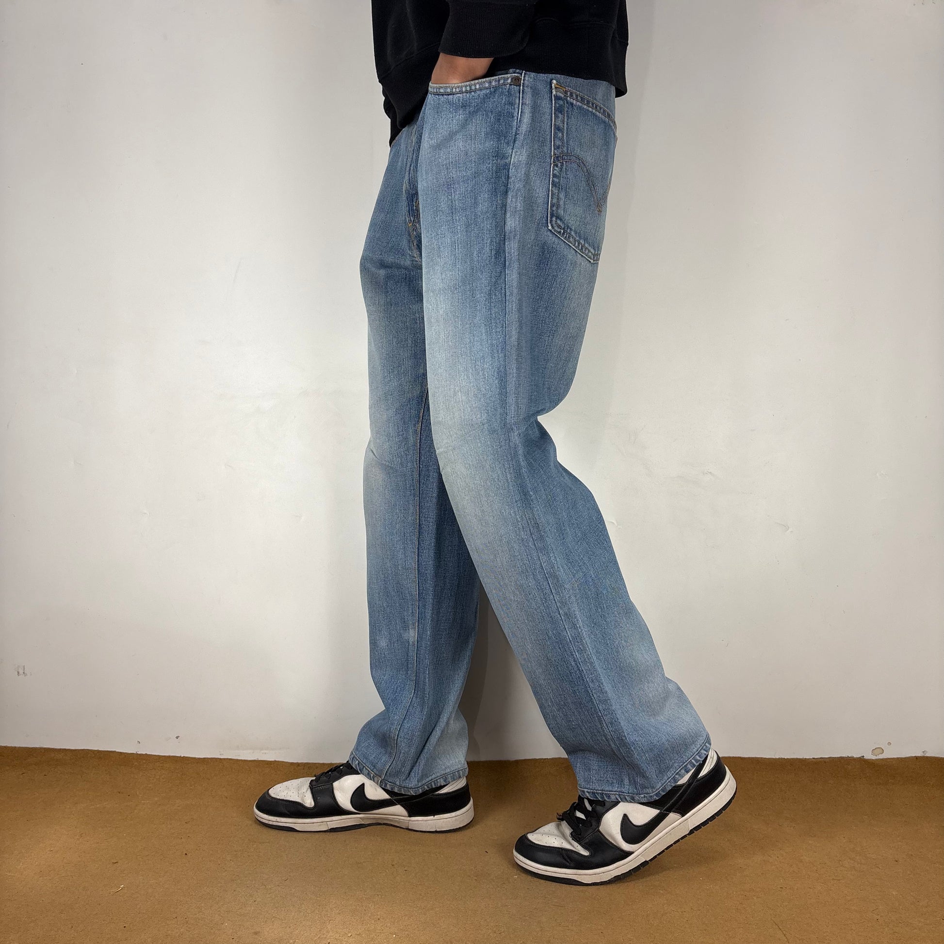 LEVI’s 569 JEANS