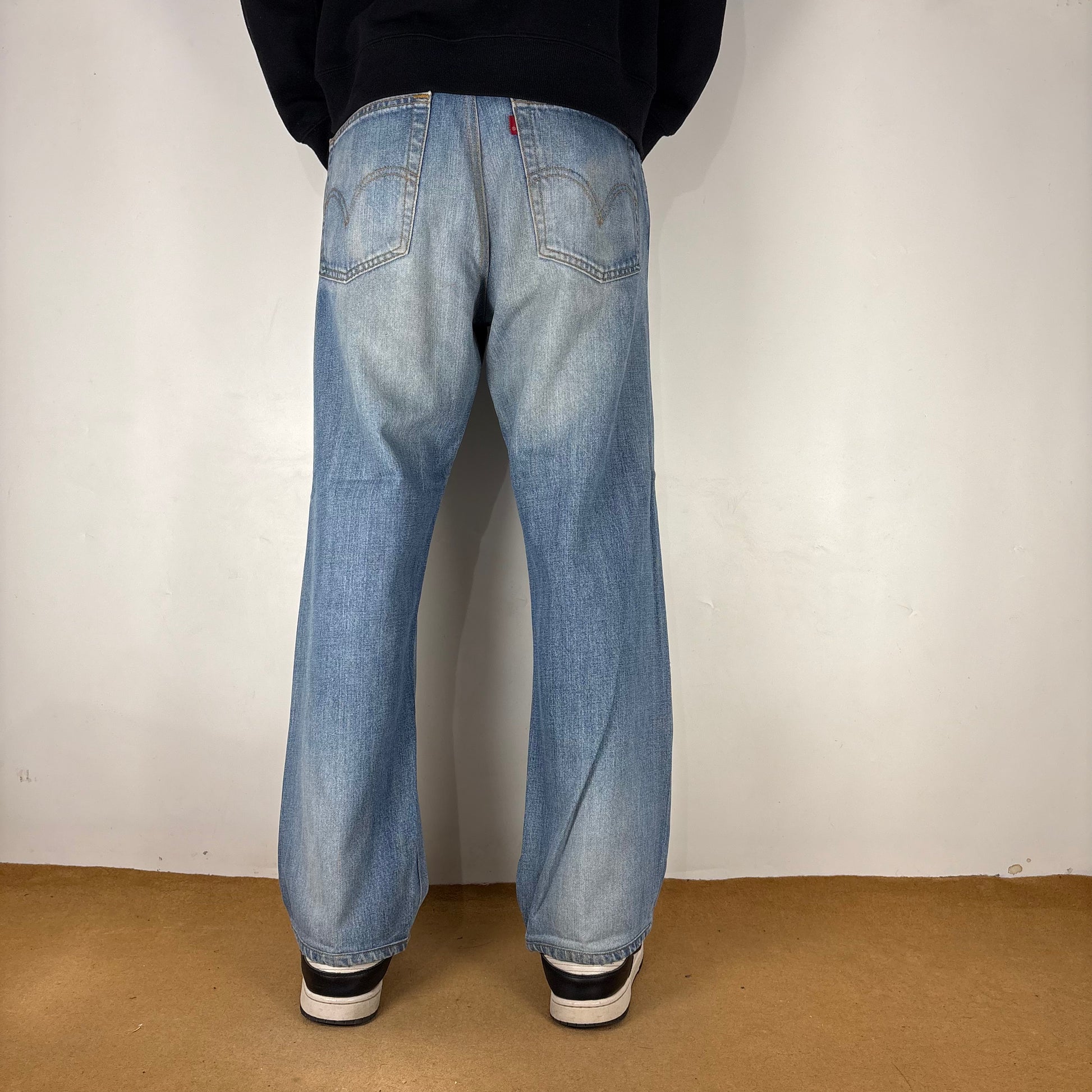 LEVI’s 569 JEANS