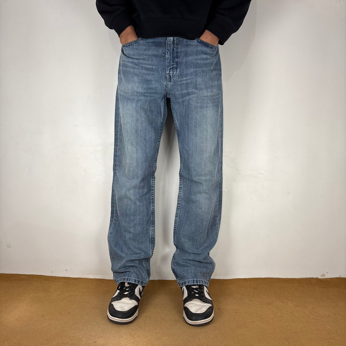 LEVI’s 514 JEANS