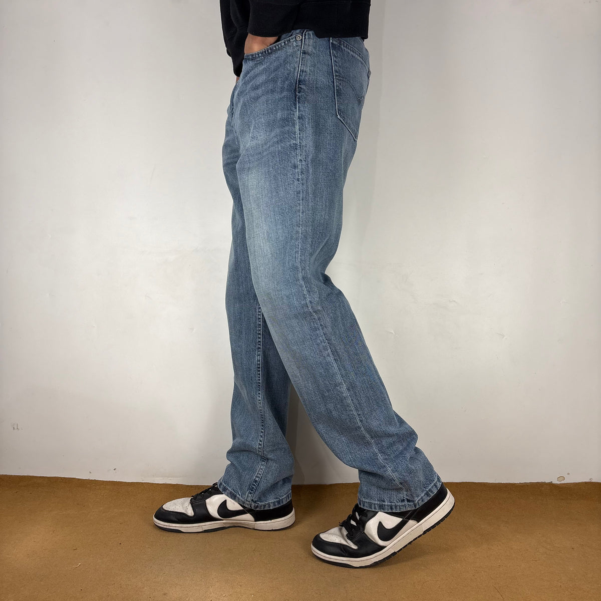 LEVI’s 514 JEANS