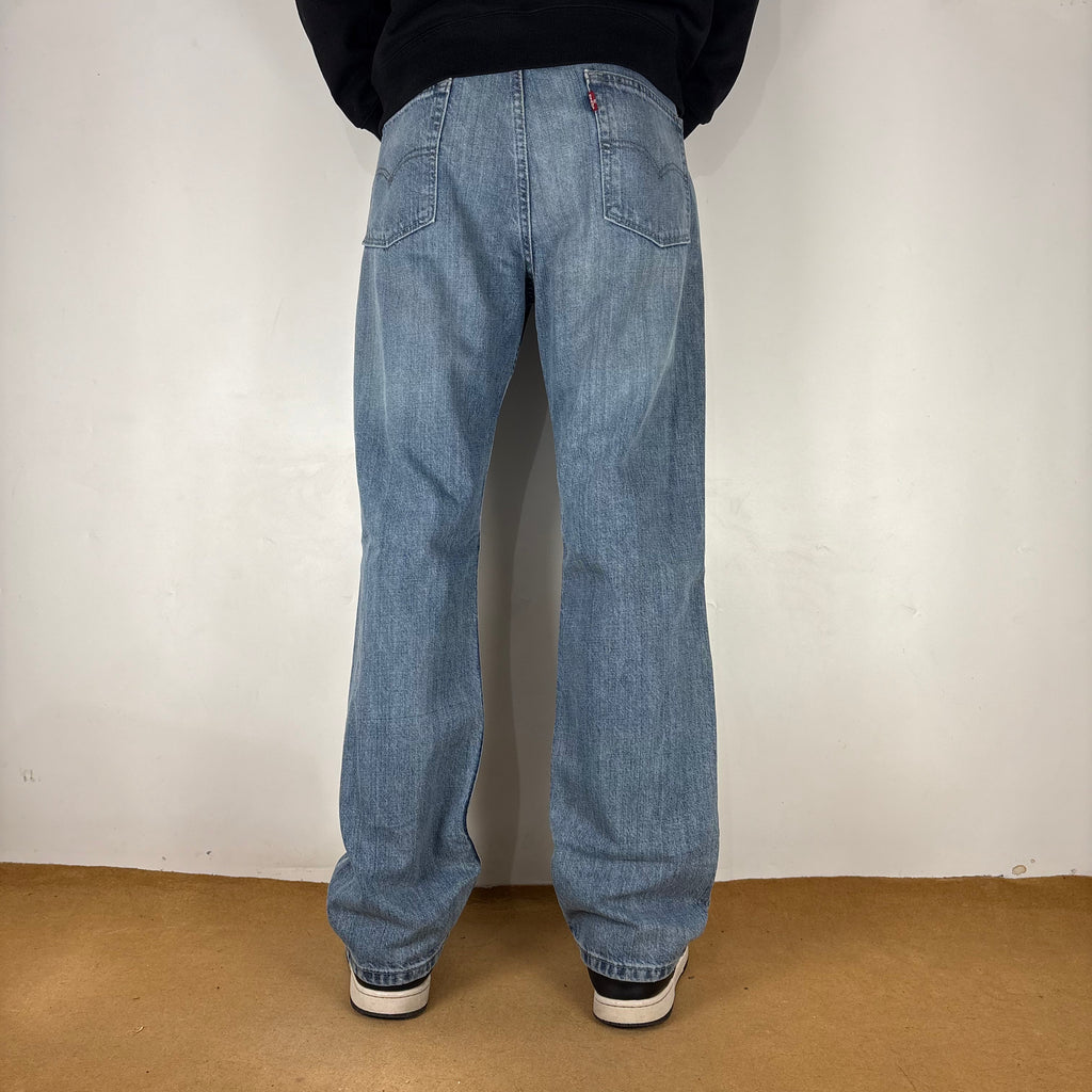 LEVI’s 514 JEANS