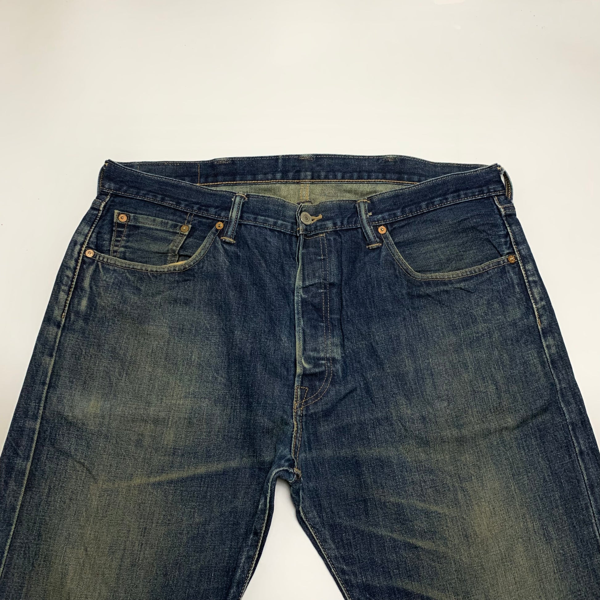 LEVI’s 501 JEANS