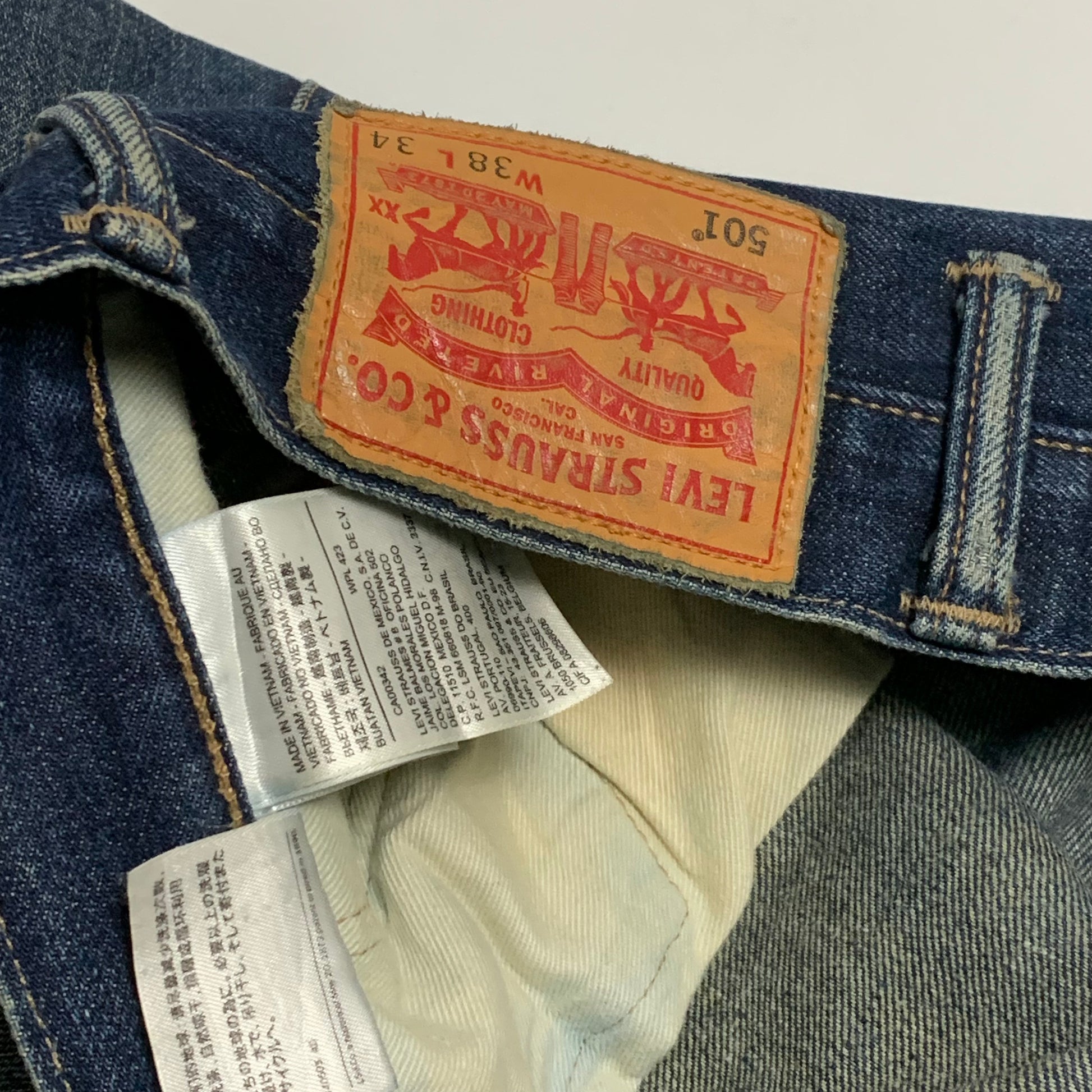 LEVI’s 501 JEANS