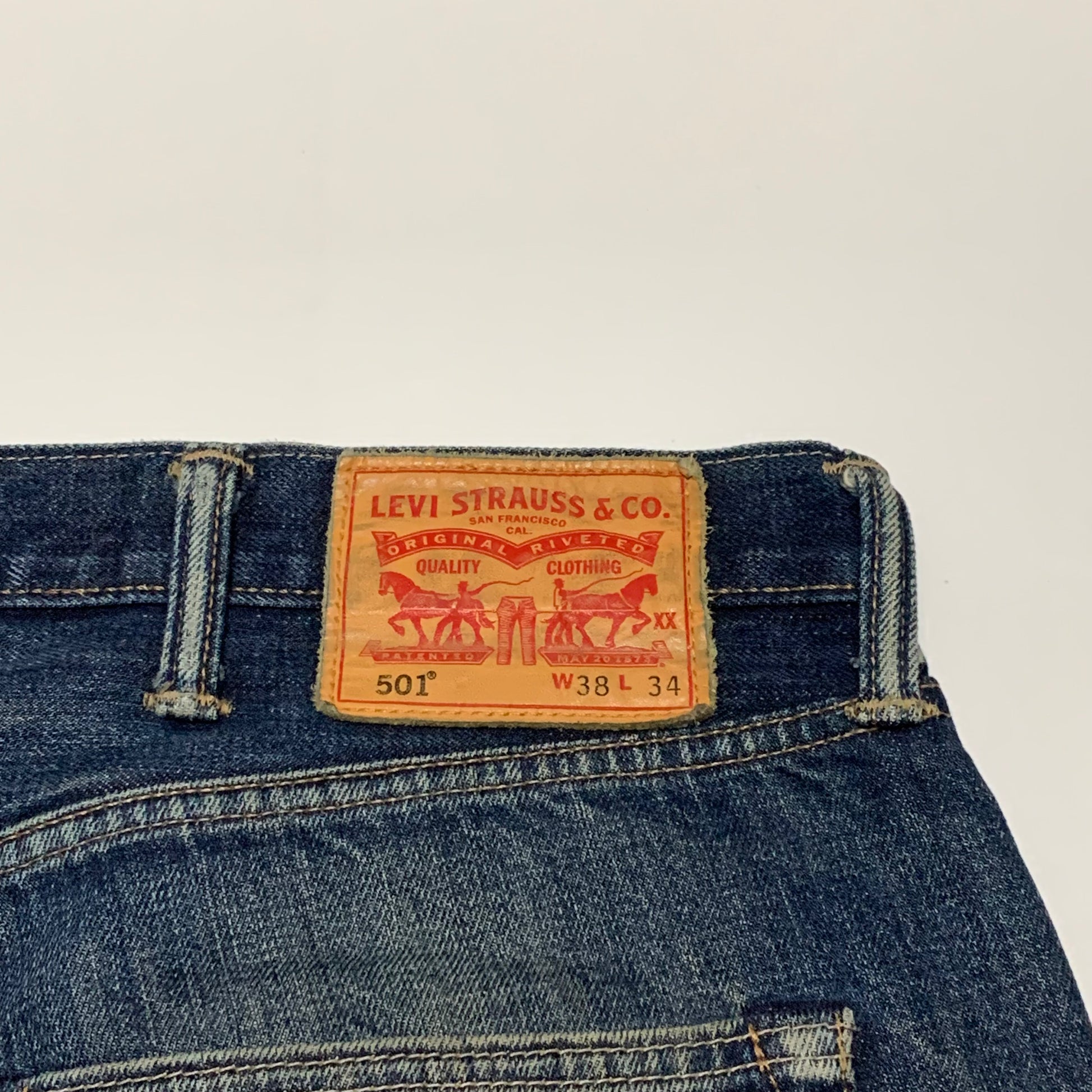 LEVI’s 501 JEANS