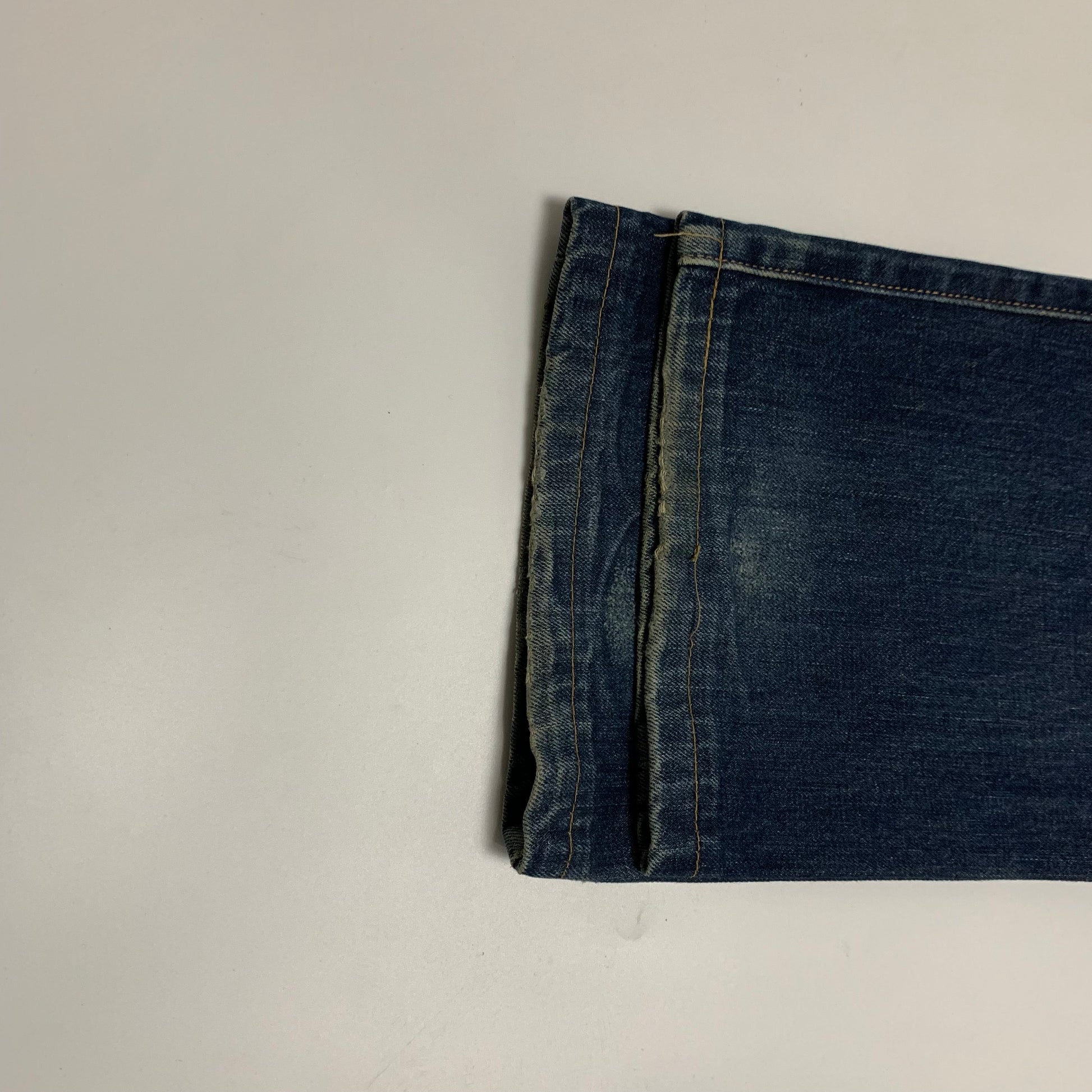 LEVI’s 501 JEANS