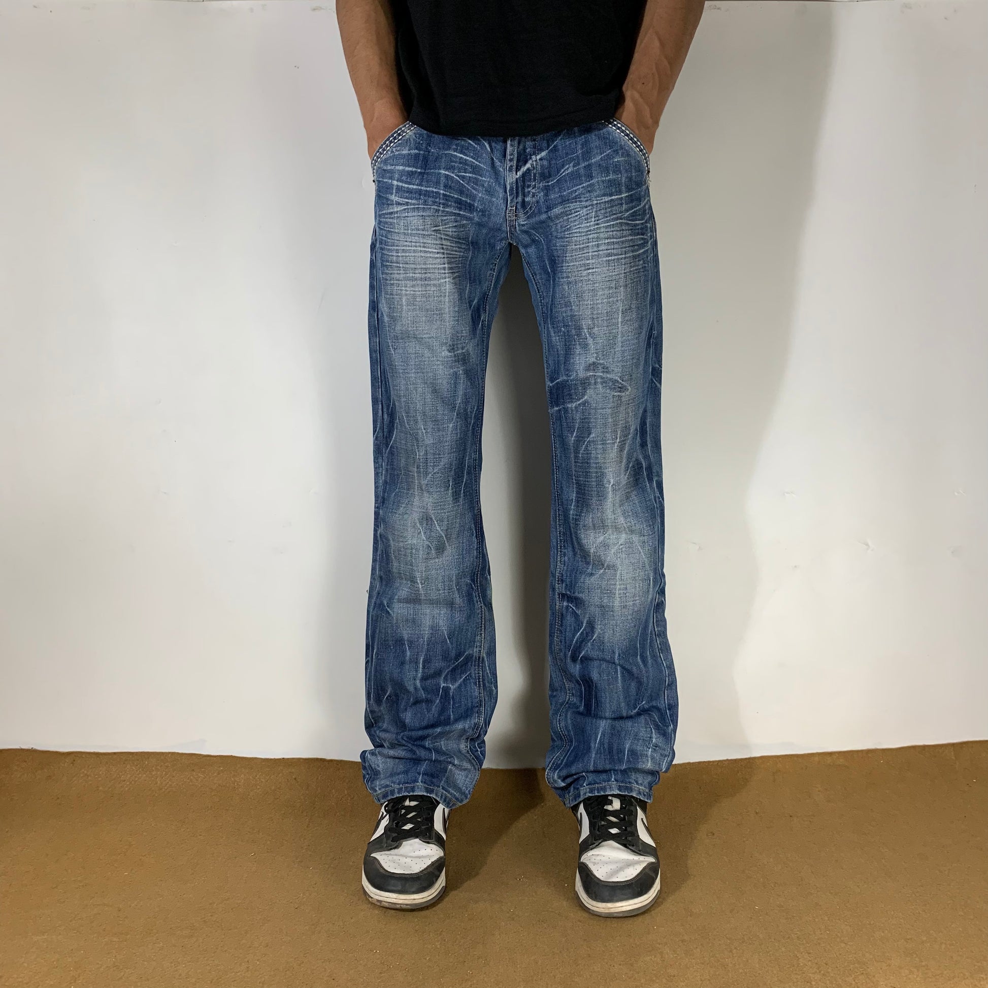 M0N0P0L JEANS