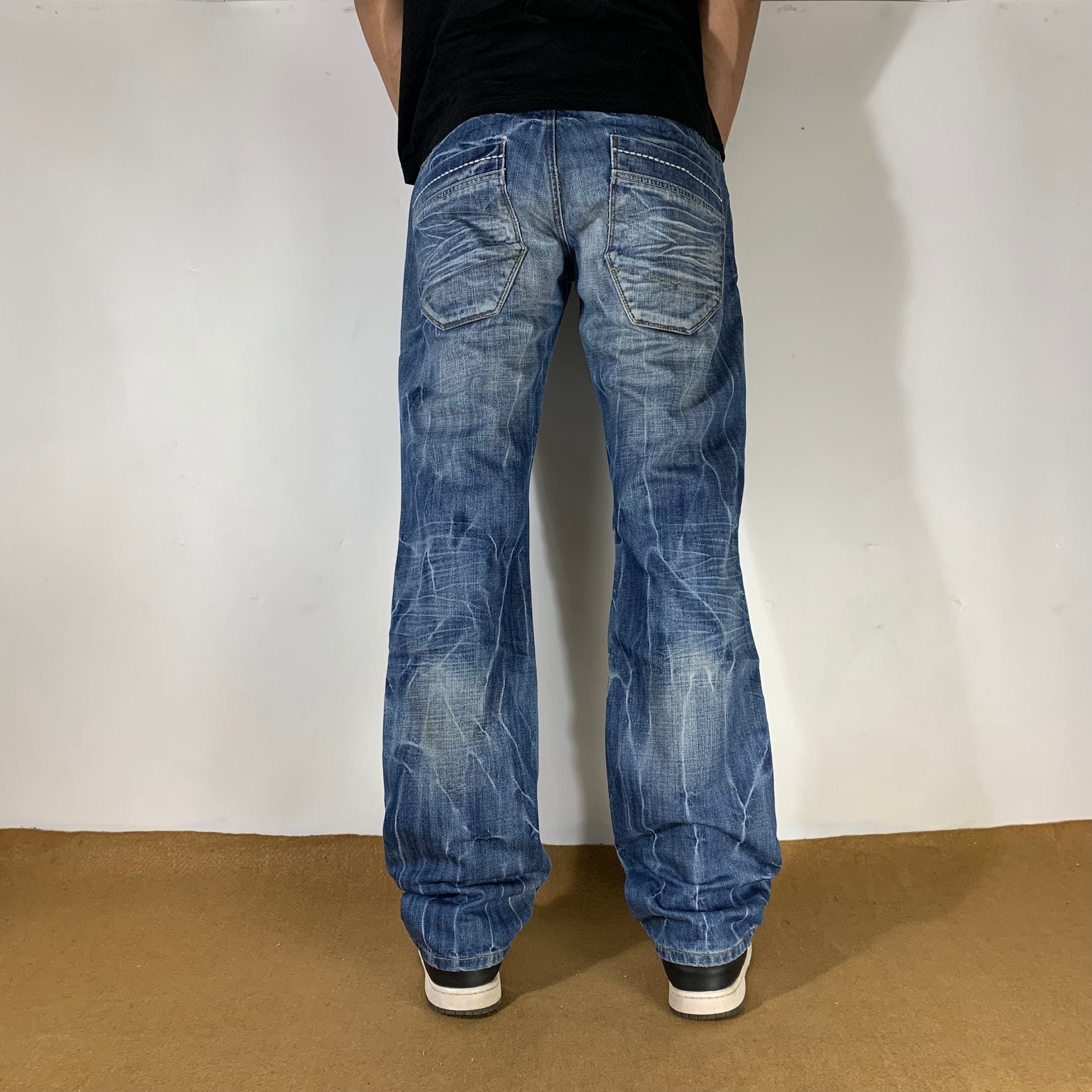 M0N0P0L JEANS