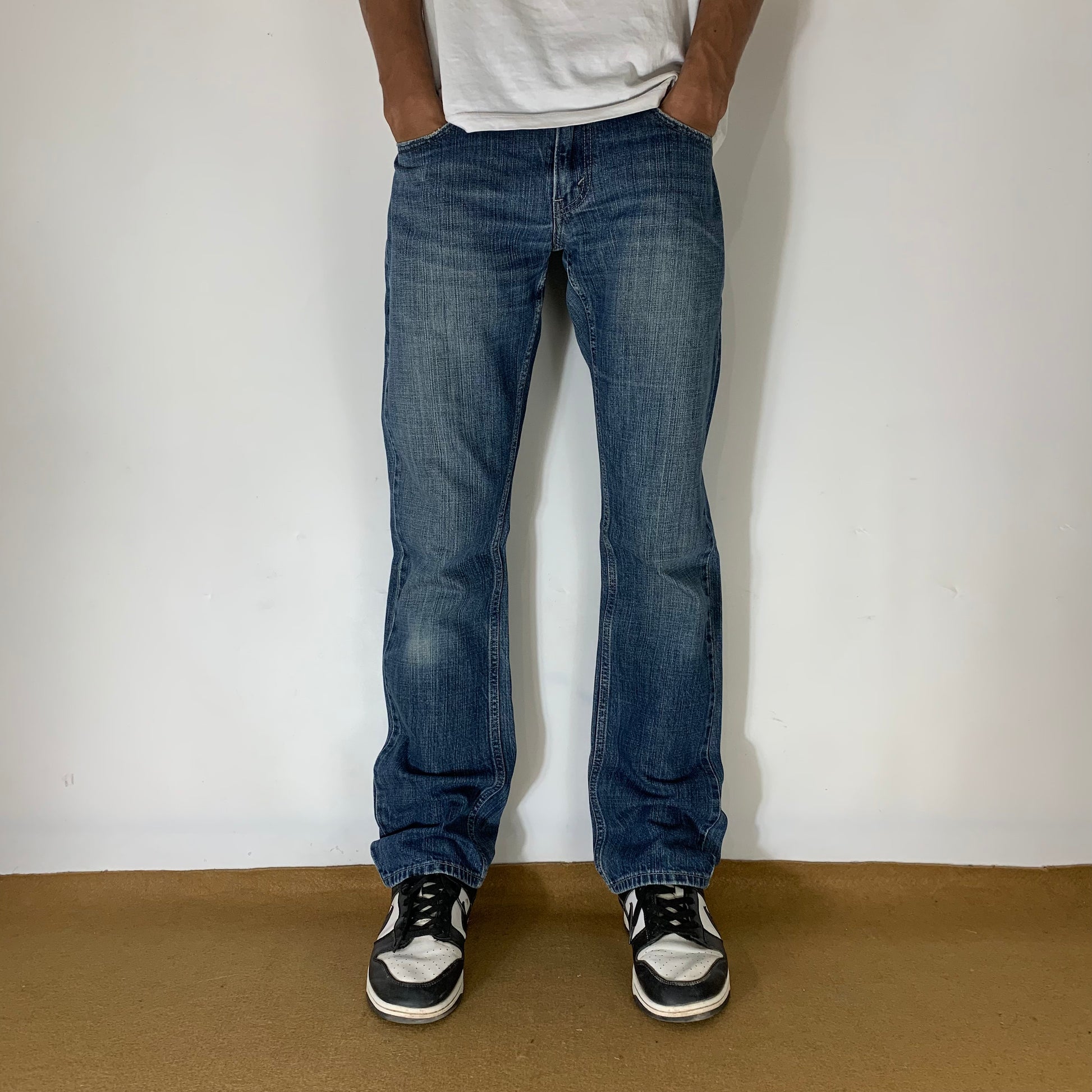 LEVI’s 514 JEANS
