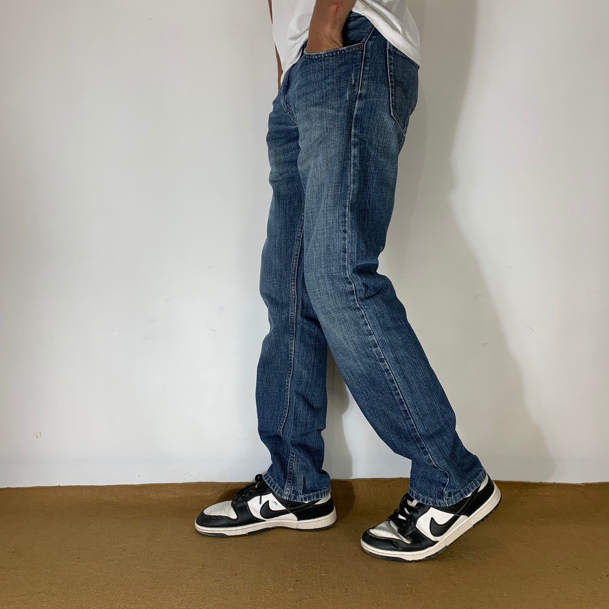 LEVI’s 514 JEANS