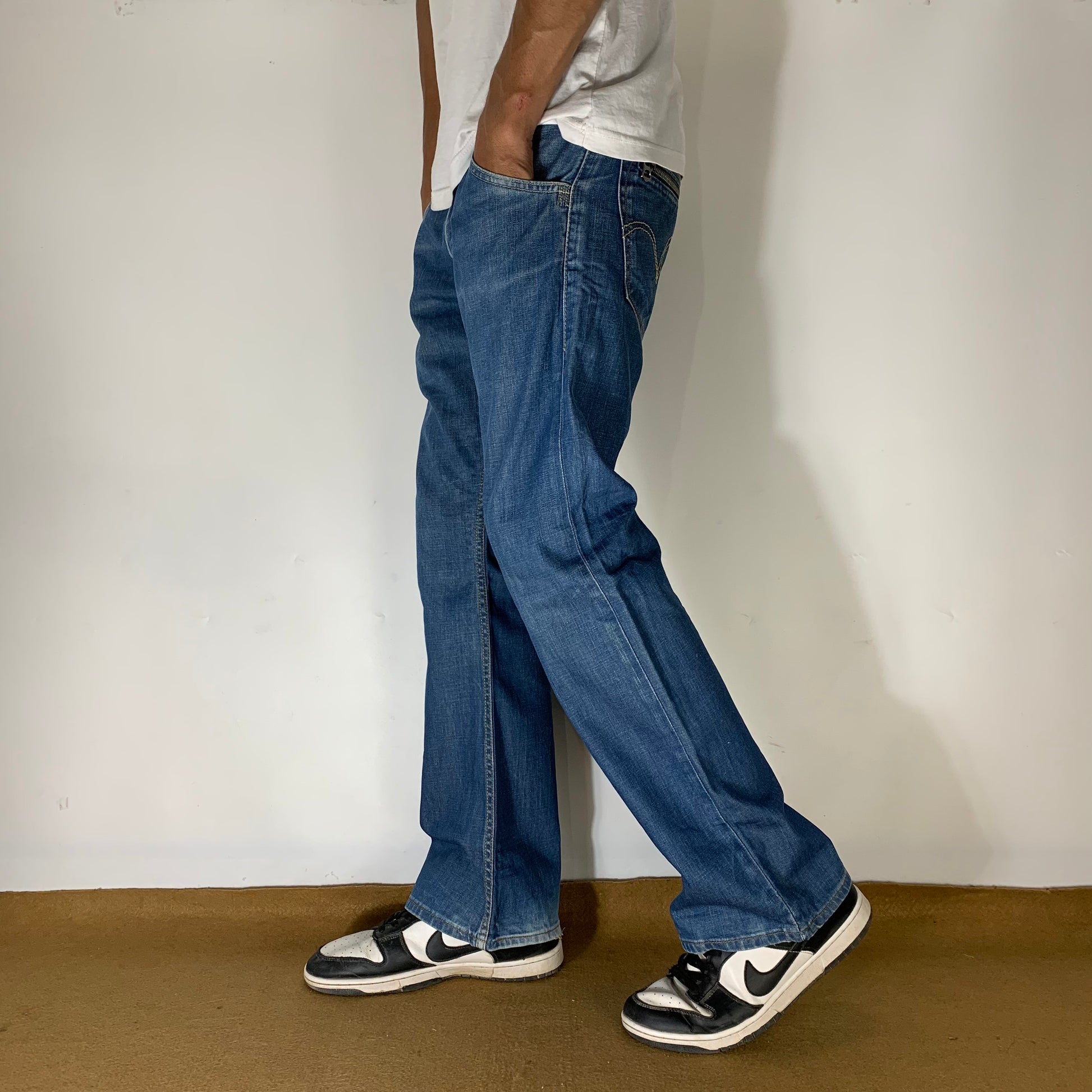 LEVI’s 512 JEANS