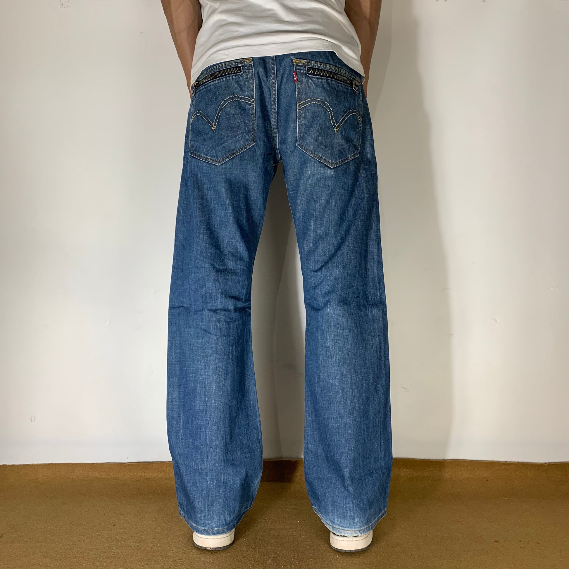 LEVI’s 512 JEANS