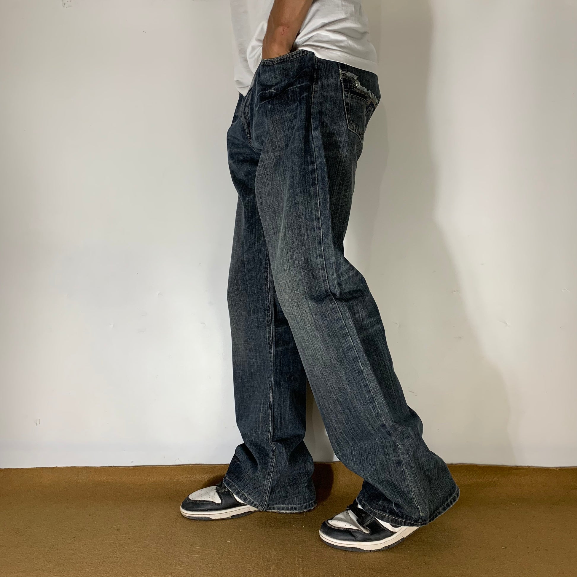 GUESS JEANS