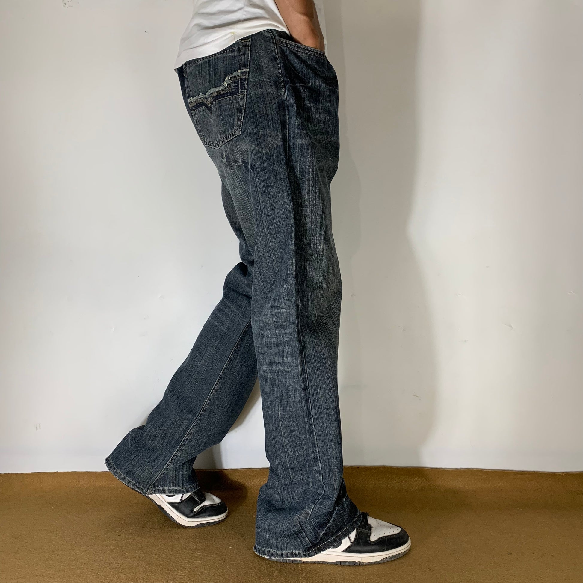 GUESS JEANS