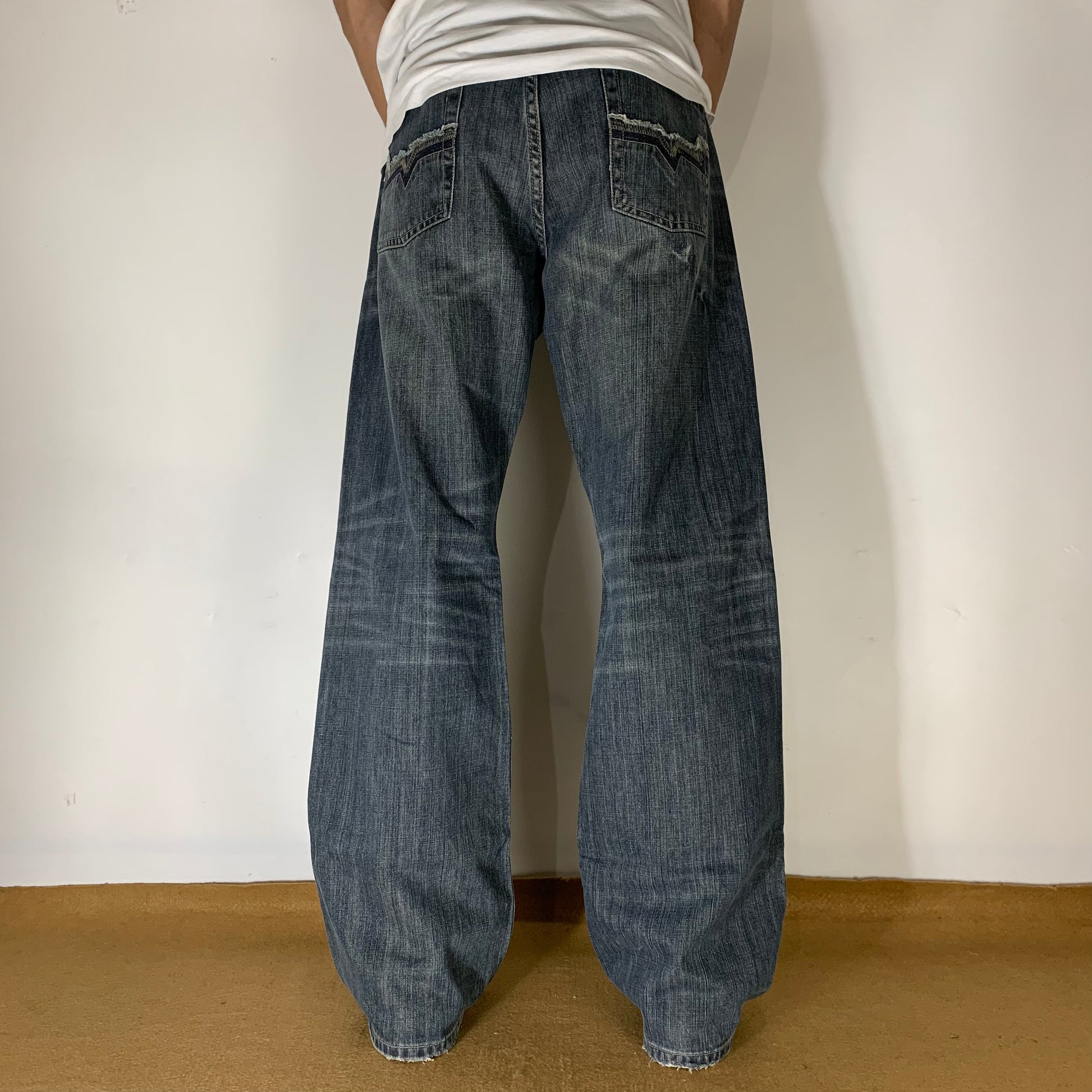 GUESS JEANS