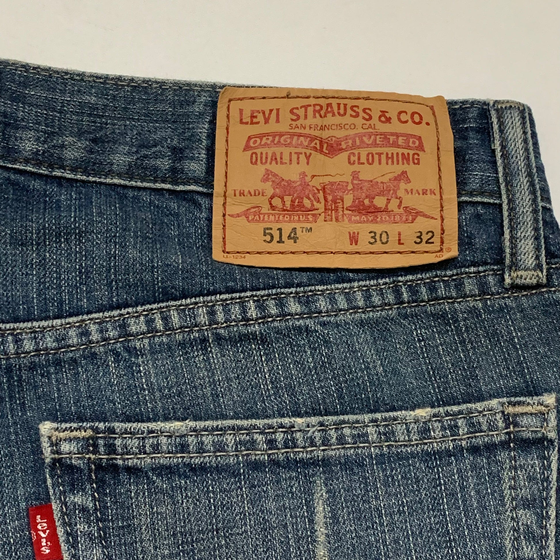 LEVI’s 514 JEANS