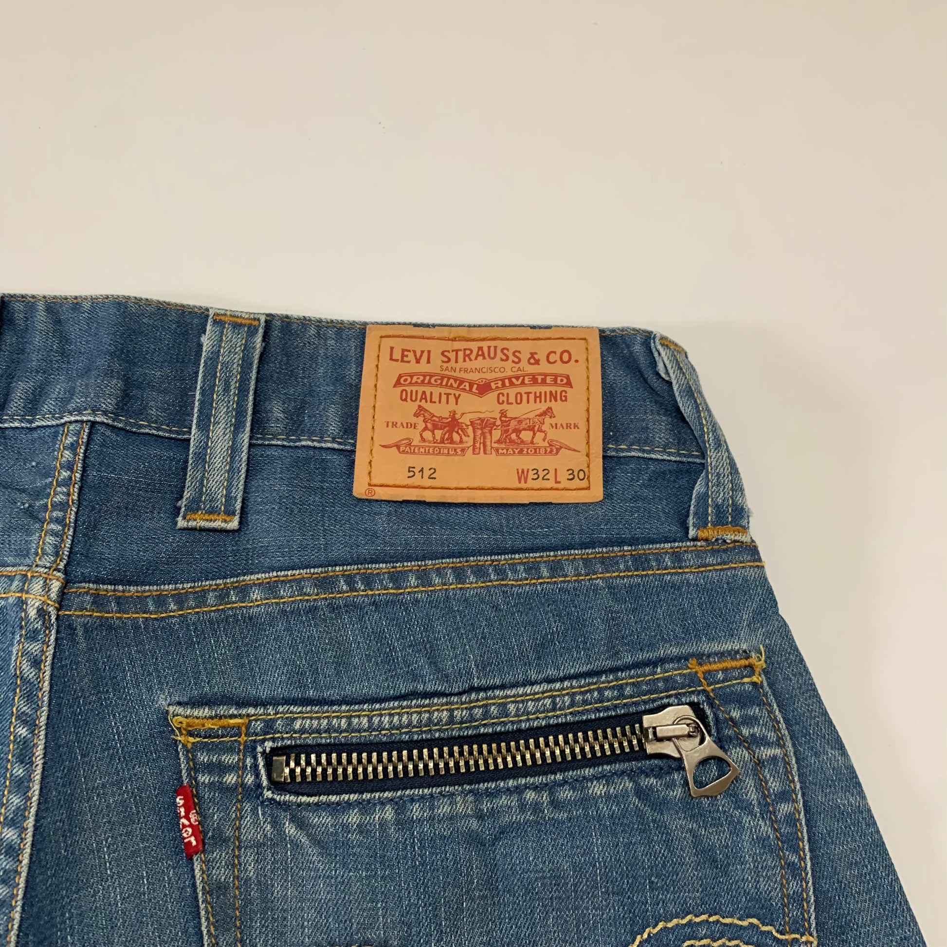 LEVI’s 512 JEANS
