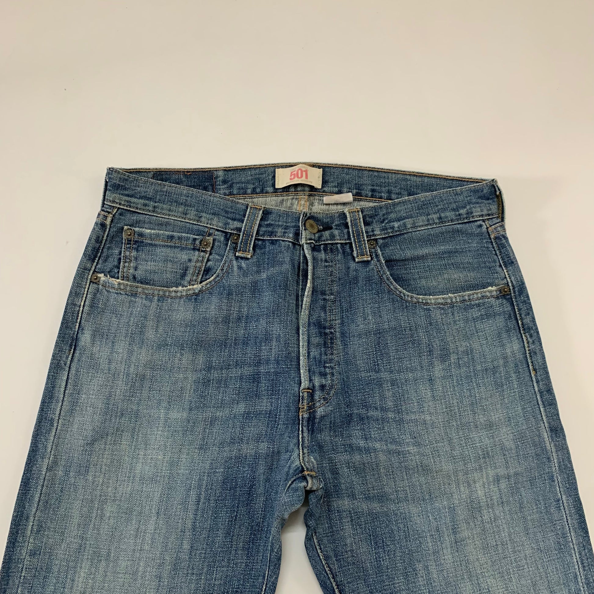 LEVI’s 501 JEANS