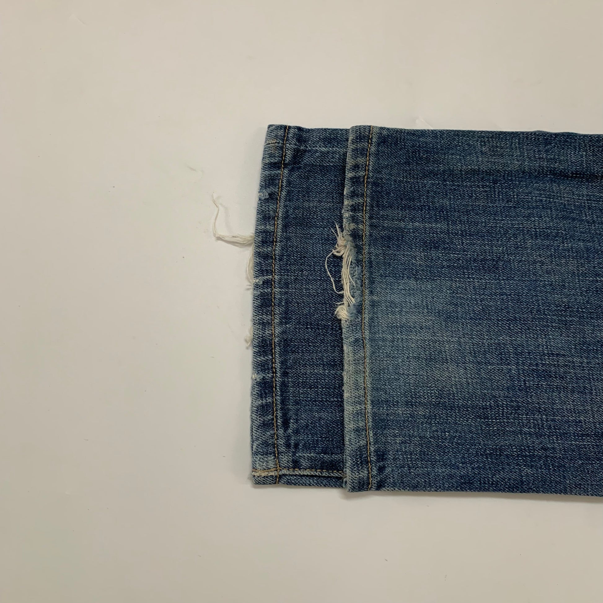 LEVI’s 501 JEANS