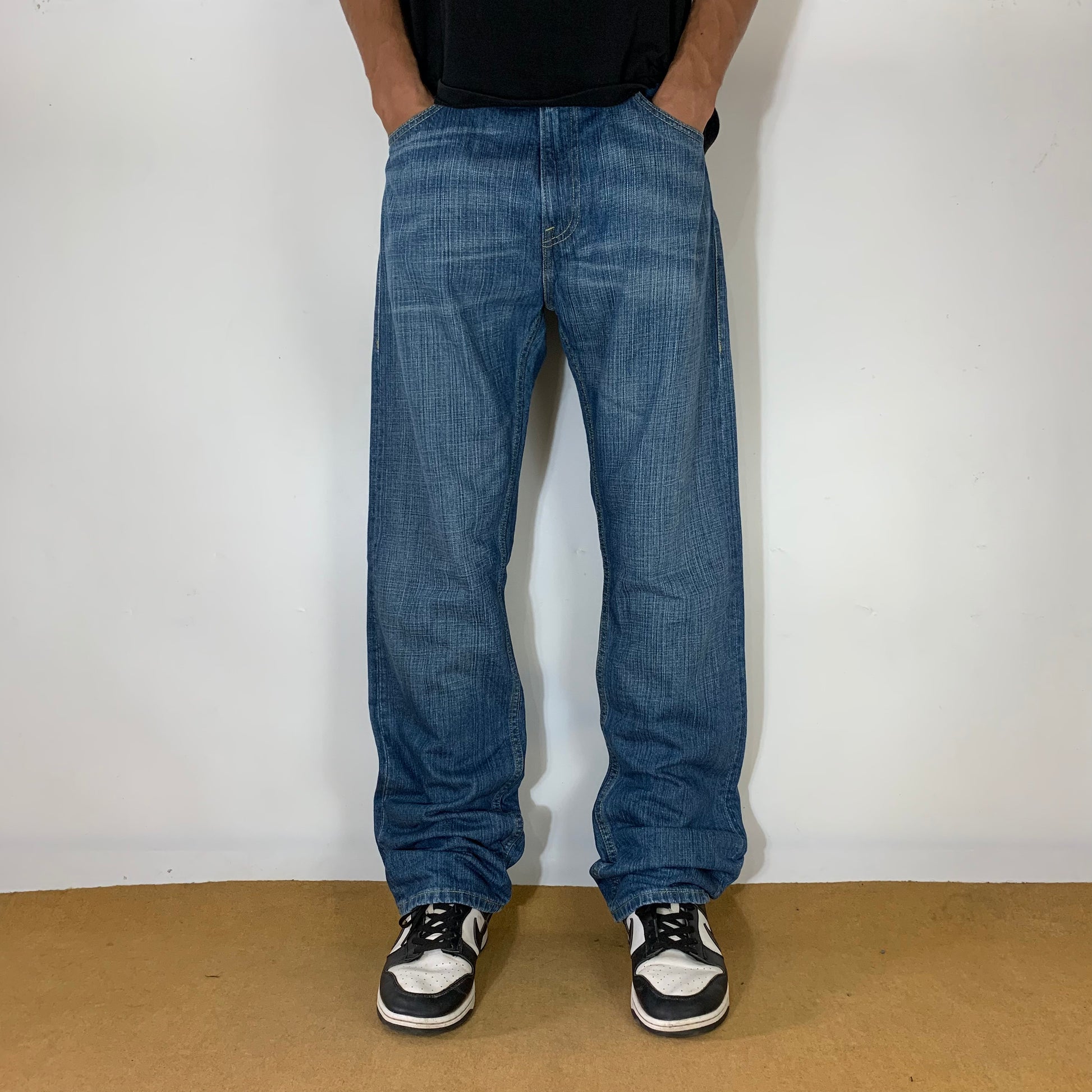 LEVI’s LOOSE JEANS
