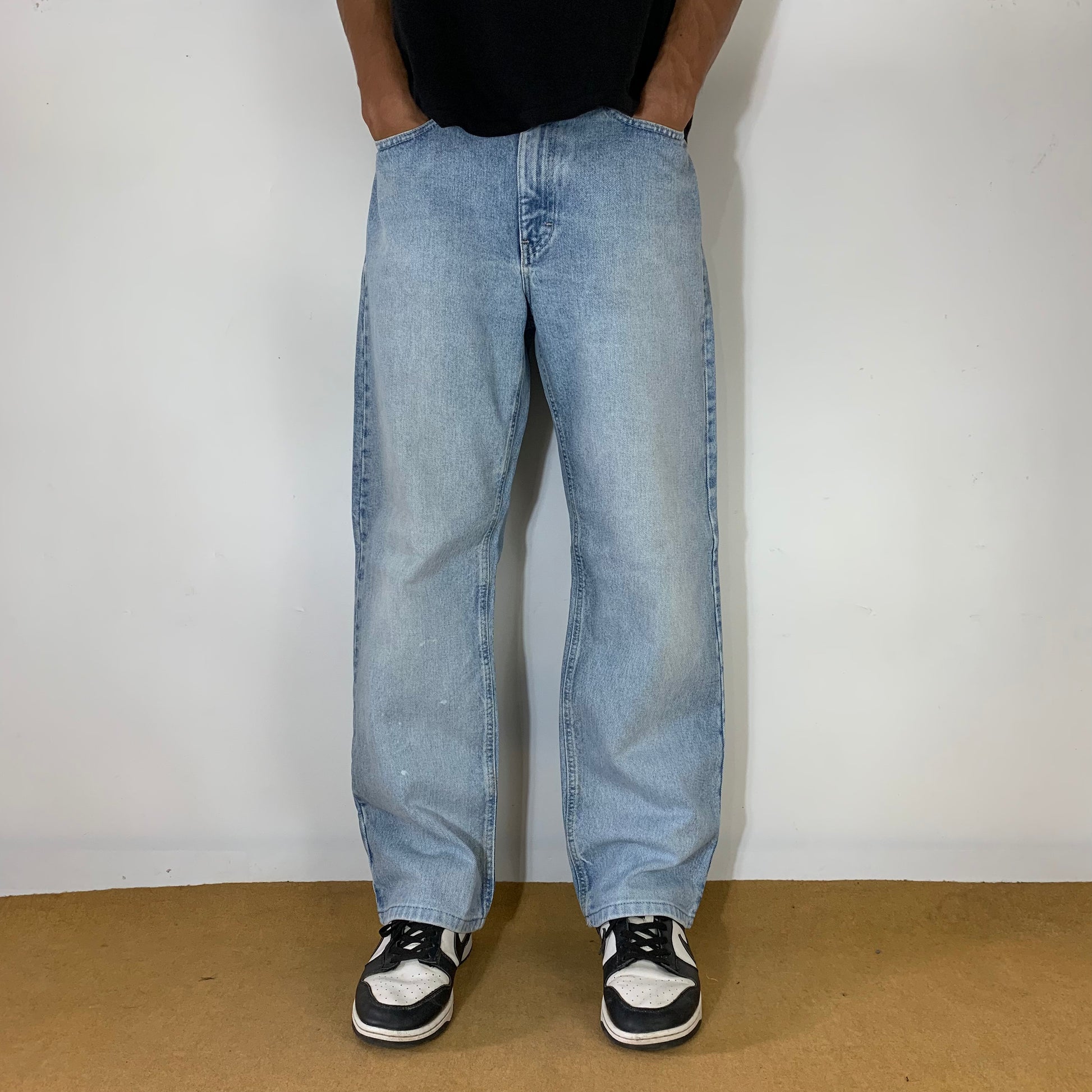 TOMMY HILFIGER JEANS