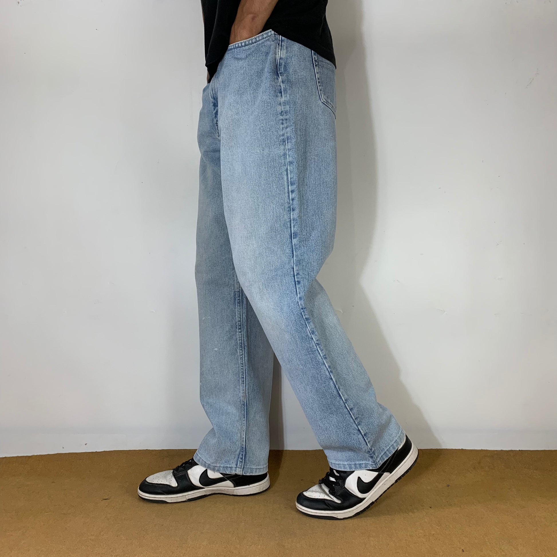 TOMMY HILFIGER JEANS