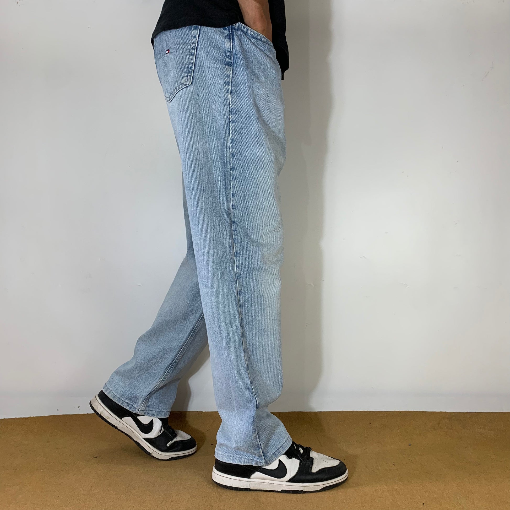 TOMMY HILFIGER JEANS