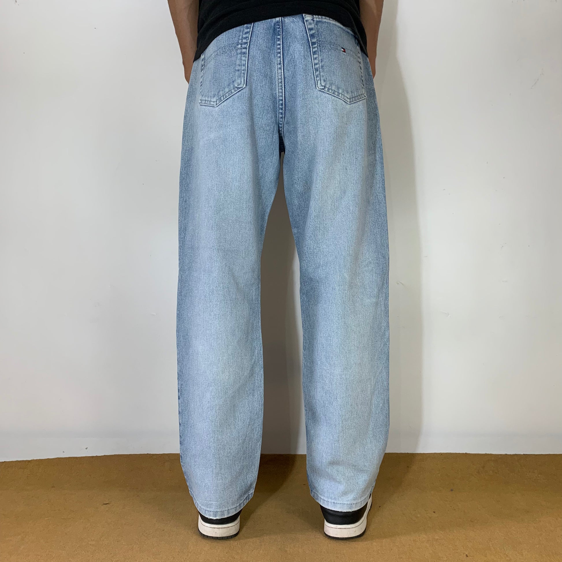 TOMMY HILFIGER JEANS