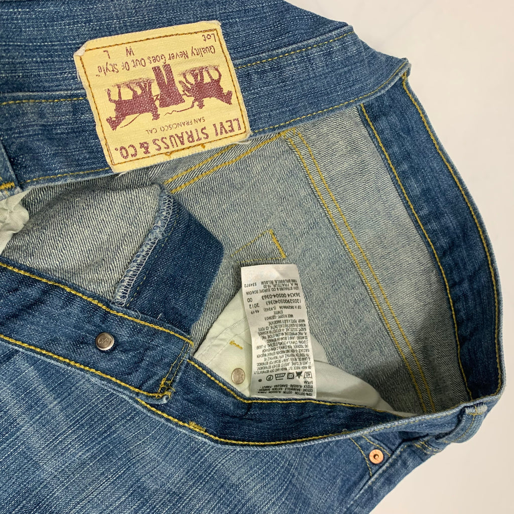LEVI’s LOOSE JEANS