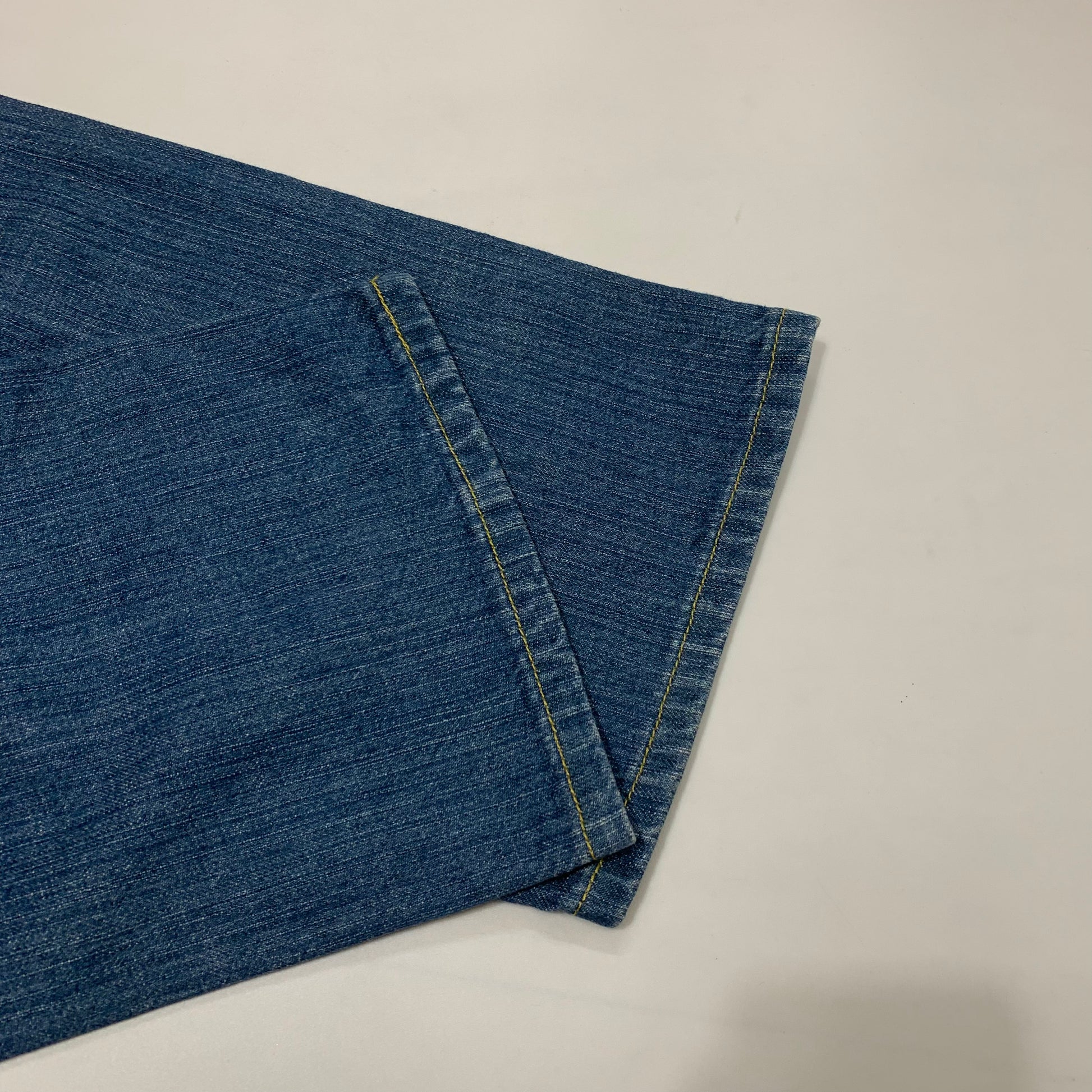 LEVI’s LOOSE JEANS