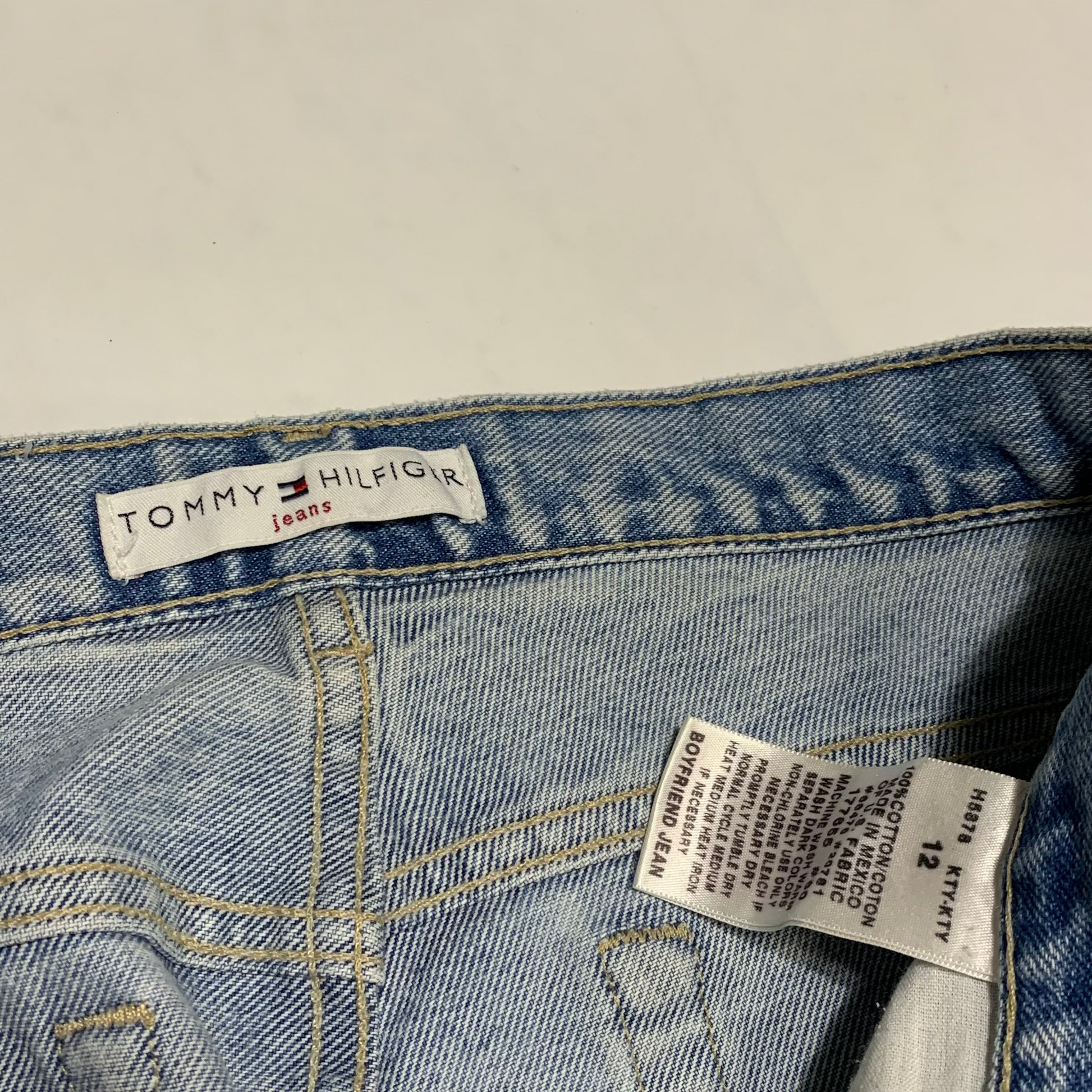 TOMMY HILFIGER JEANS